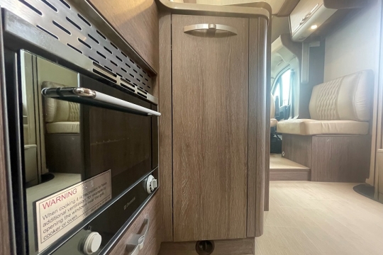 burstner-ixeo-time-t726-interior-oven-view.jpg
