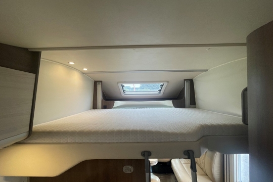 burstner-ixeo-time-t726-interior-electric-bed.jpg