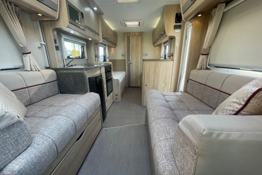 elddis-majestic-185-interior-lounge.jpg
