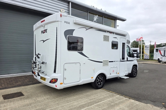 Pilote-Essential-P656-Exterior-Rear-Side.jpg