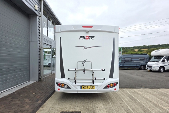 Pilote-Essential-P656-Exterior-Rear.jpg