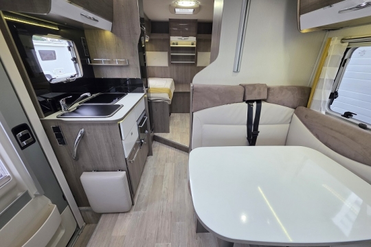 Pilote-Essential-P656-Interior-Front-to-Rear.jpg