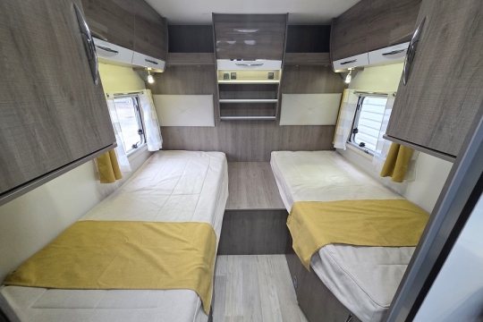Pilote-Essential-P656-Interior-Fixed-Beds.jpg