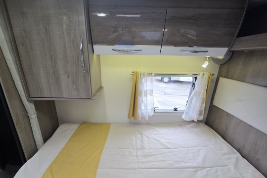 Pilote-Essential-P656-Interior-Bed-Side.jpg