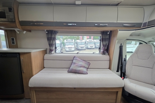 Auto-Trail-Trecker-EKS-Interior-Lounge.jpg
