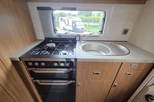 Auto-Trail-Trecker-EKS-Interior-Kitchen-Top.jpg