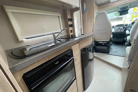 elddis-evolution-125-interior-kitchen.jpg