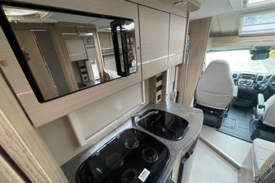 elddis-evolution-125-interior-kitchen-to-front.jpg