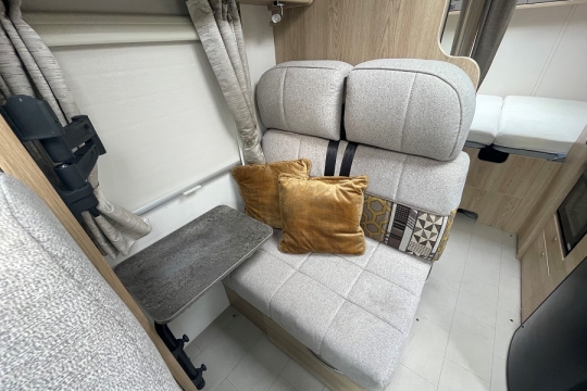 elddis-evolution-125-interior-lounge.jpg