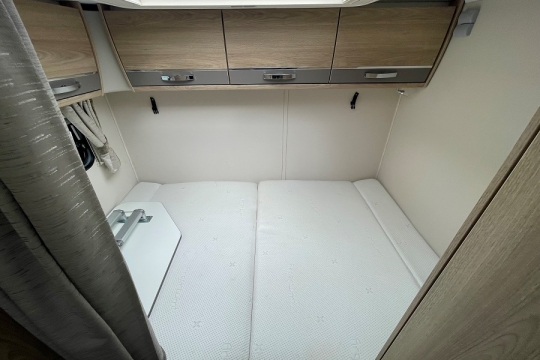 elddis-evolution-125-interior-rear-bed.jpg
