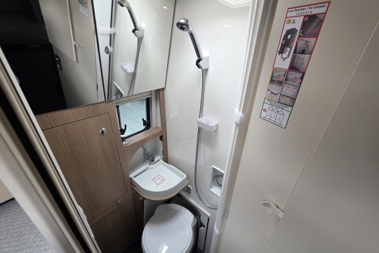 Malibu-Genius-641-LE-Interior-Washroom.jpg