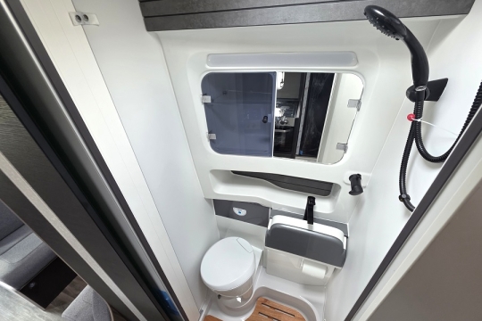 Swift-Voyager-485-Interior-Bathroom.jpg