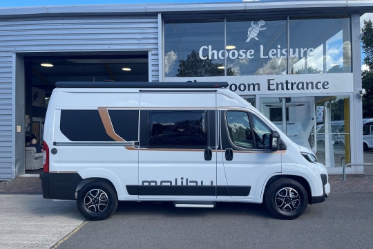 malibu-van-compact-540-db-2025-model-exterior-side.jpg