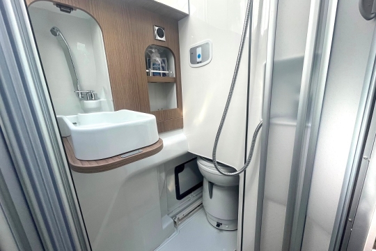 malibu-van-compact-540-db-2025-model-interior-washroom.jpg