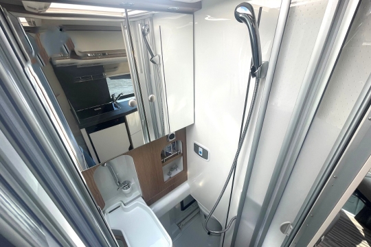 malibu-van-compact-540-db-2025-model-interior-washroom-2.jpg