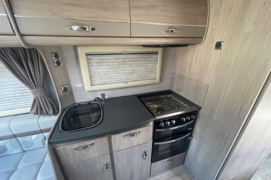 auto-sleepers-burford-duo-interior-kitchen.jpg