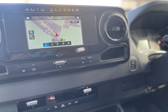 auto-sleepers-burford-duo-interior-media-screen.jpg
