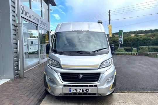 auto-trail-tribute-t670-exterior-front.jpg