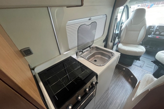 auto-trail-tribute-t670-interior-kitchen.jpg