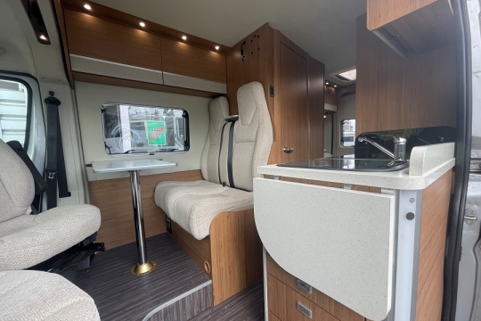 auto-trail-tribute-t670-interior-overview.jpg