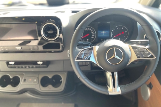 carthago-c2-tourer-i-145-rb-le-interior-dash.jpg