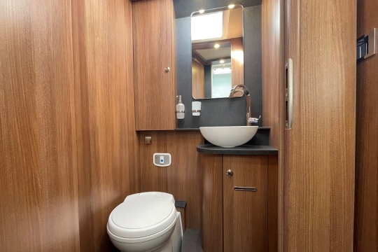 carthago-c2-tourer-i-145-rb-le-interior-bathroom.jpg