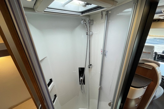 carthago-c2-tourer-i-145-rb-le-interior-shower.jpg