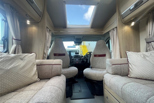 elddis-majestic-185-interior-front.jpg