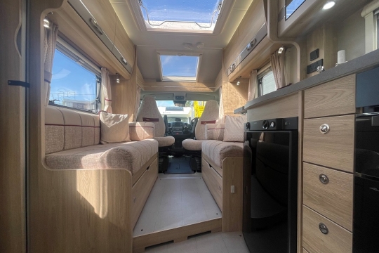 elddis-majestic-185-interior-front-lounge.jpg