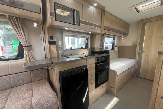 elddis-majestic-185-interior-kitchen.jpg