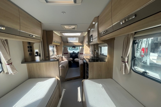 elddis-majestic-185-interior-to-front.jpg