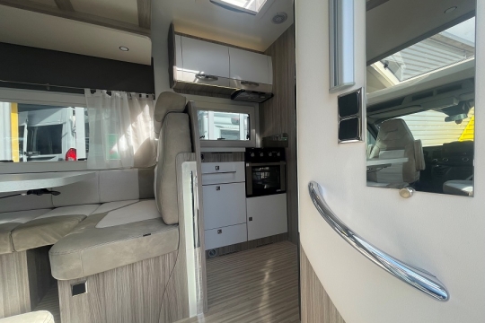 benimar-tessoro-t483-interior-from-door.jpg