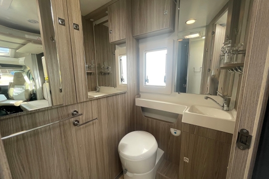 benimar-tessoro-t 483-interior-bathroom.jpg
