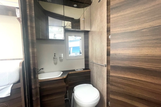 laika-ecovip-4109-ds-interior-bathroom.jpg