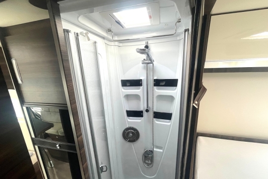 laika-ecovip-4109-ds-interior-shower.jpg