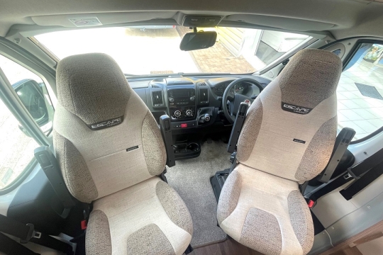 swift-escape-compact-c402-interior-cab-seats.jpg