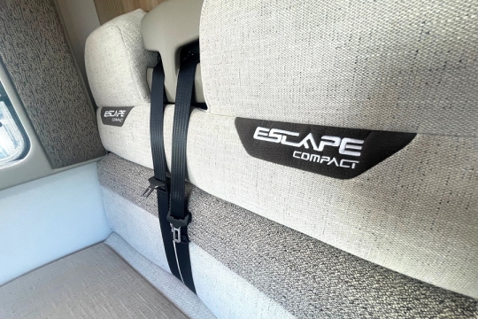 swift-escape-compact-c402-interior-seats.jpg