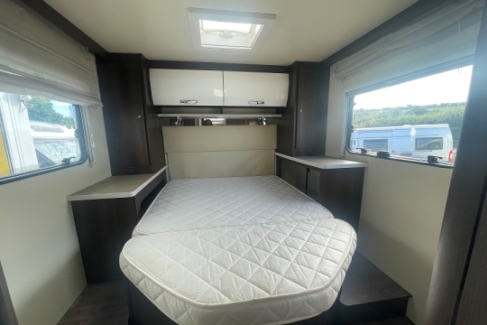 rollerteam-zerfiro-696-interior-rear-bed.jpg
