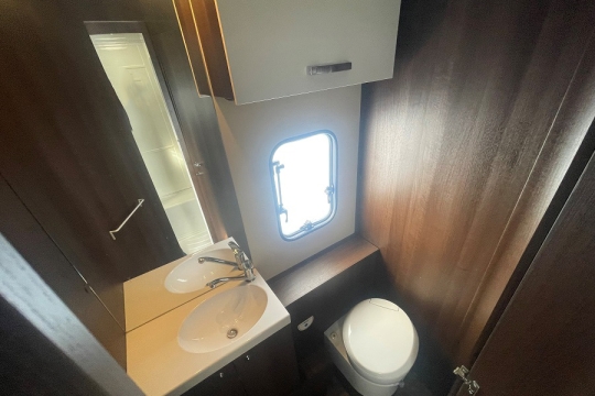 rollerteam-zerfiro-696-interior-washroom.jpg