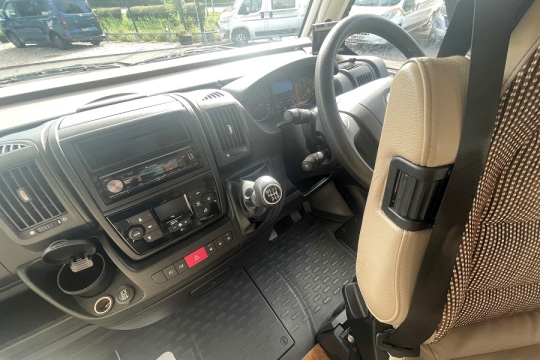 hymer-b544-interior-dashboard.jpg