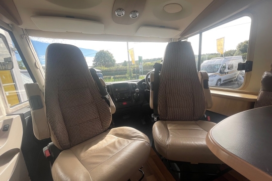 hymer-b544-interior-cab-seats.jpg