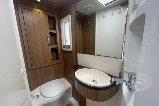 hymer-b544-interior-bathroom.jpg