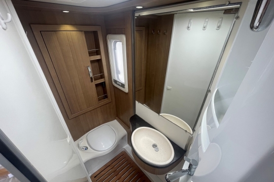 hymer-b544-interior-bathroom-2.jpg