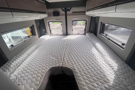 swift-carrera-194-interior-rear-bed.jpg
