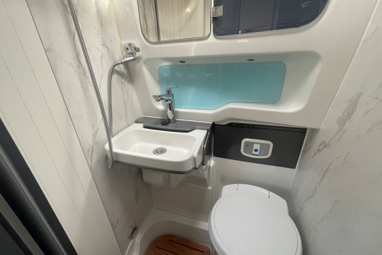 swift-carrera-194-interior-washroom.jpg