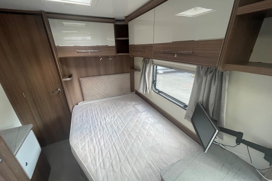 BAILEY-ALLIANCE-76-4-interior-bed.jpg