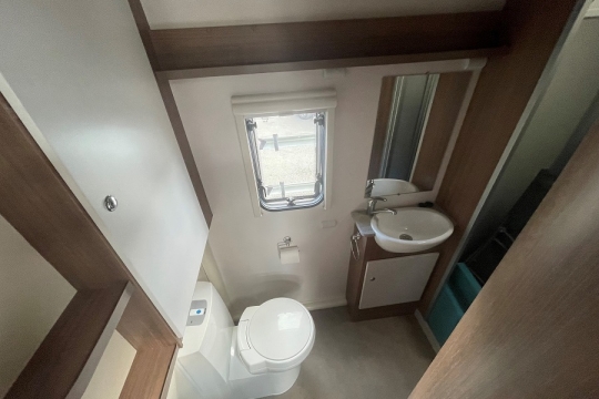 BAILEY-ALLIANCE-76-4-interior-bathroom.jpg