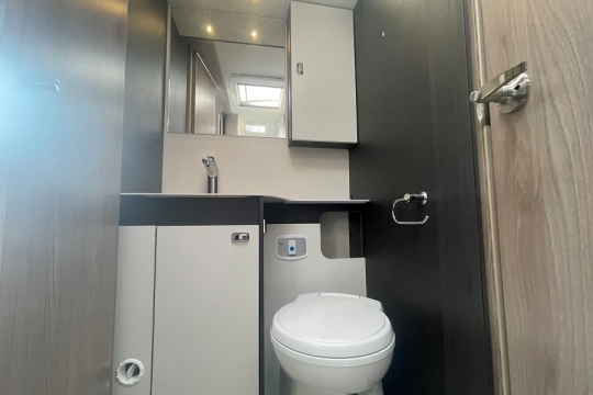 swift-voyager-594-interior-washroom.jpg