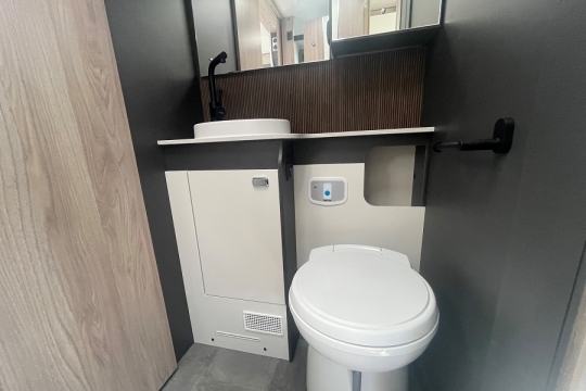 swift-kon-tiki-874-interior-washroom.jpg