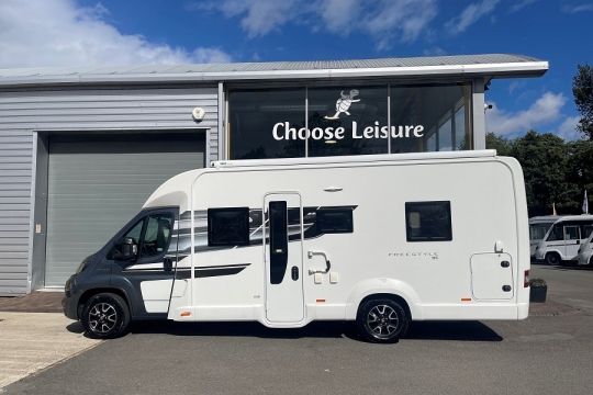 swift-escape-freestyle-se-694-exterior-side.jpg